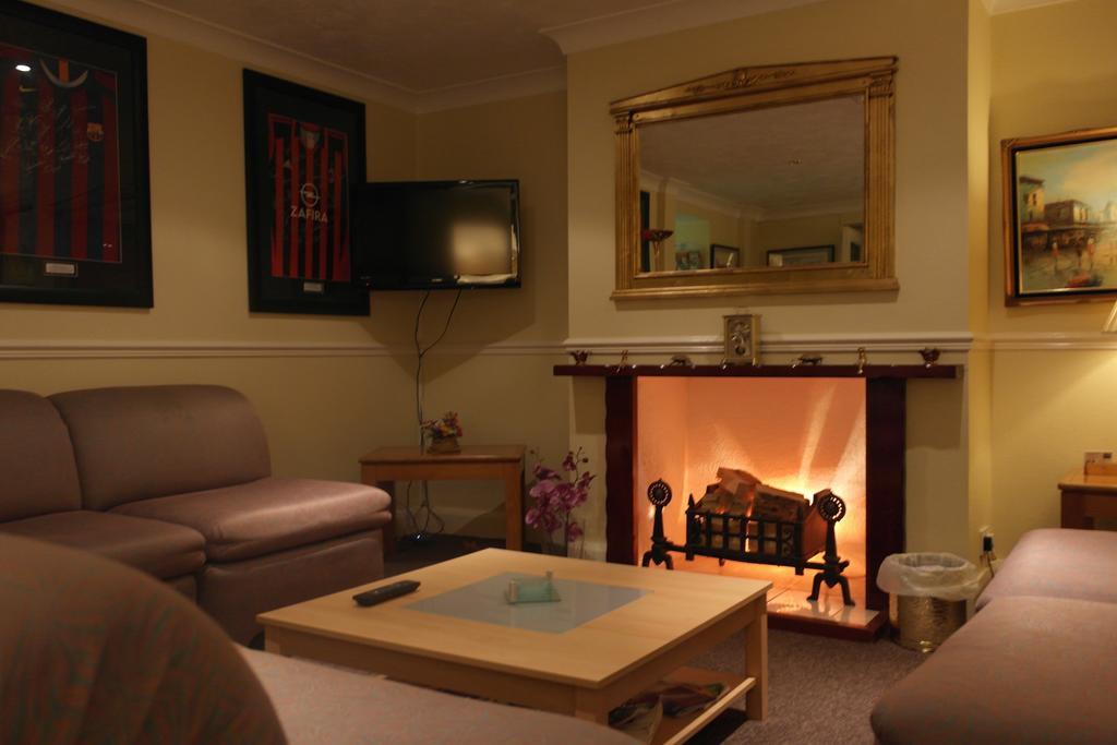 Monravon Guest House Холихед Экстерьер фото