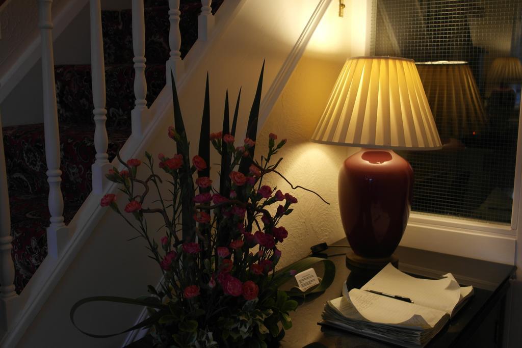 Monravon Guest House Холихед Экстерьер фото