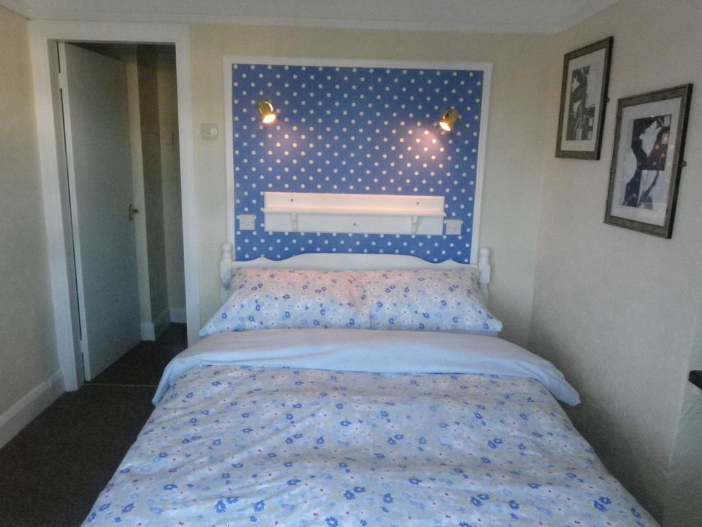 Monravon Guest House Холихед Экстерьер фото